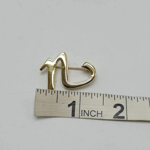 Vintage Avon Special Touch Initial Pin N Gold Tone Brooch Small 1986 - Picture 4 of 4
